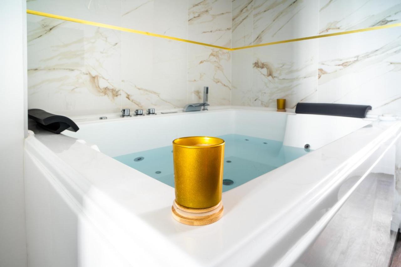 Suite L'Eclipse Paris, Logement Avec Jacuzzi, A 10 Minutes Des Champs Elysees Levallois-Perret Exteriér fotografie